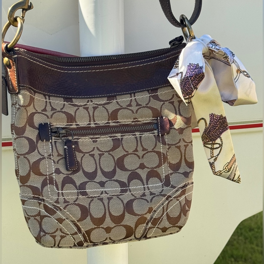 Y2K Coach Signature Crossbody H0685-10402.  EUC - Picture 5 of 16